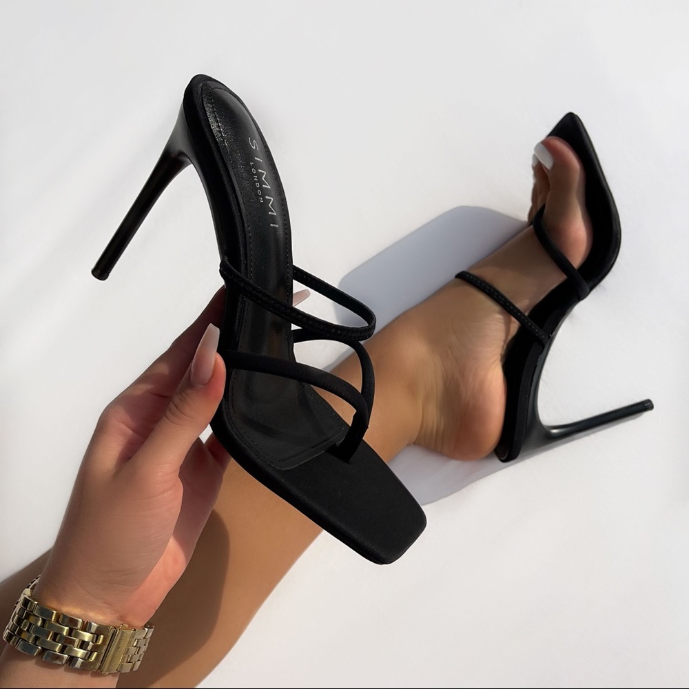 SIMMI black square toe heels!